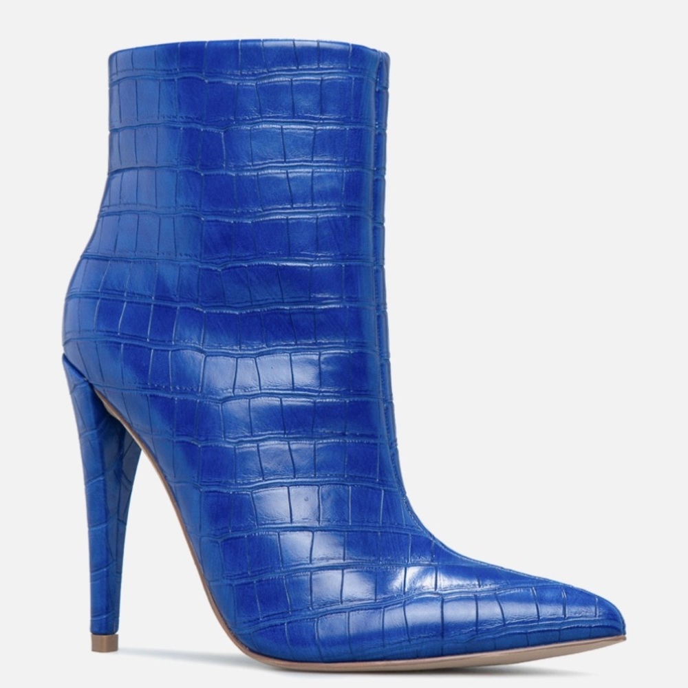 Leather ankle bootie